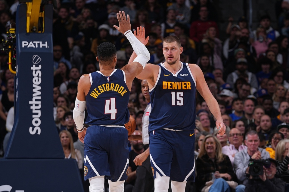 谁就更接近 谁就更接近